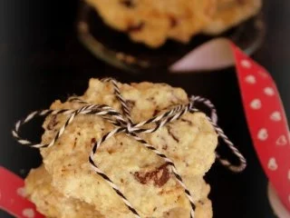 Plätzchen: Schoko-Cookies mit karamellisierten Mandeln - Rezept