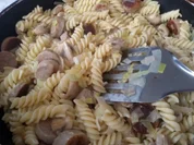 Nudelpfanne mit Wurstklößchen - Rezept