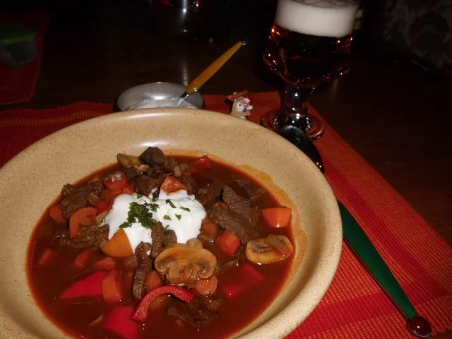 Rezept: Feuriger Gulaschtopf>> Feuriger Gulaschtopf>> - Rezept