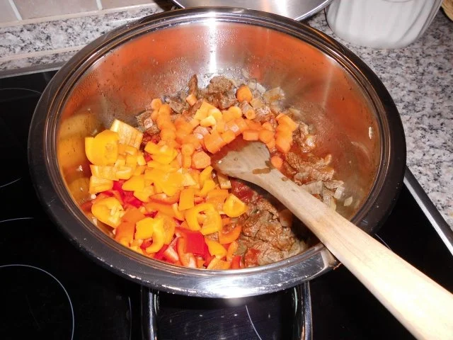 Rezept: Feuriger Gulaschtopf>> Bild Nr. 5 Feuriger Gulaschtopf>> - Rezept - Bild Nr. 5