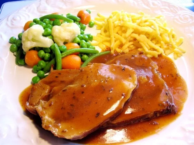 Schulterbraten vom Schwein in deftiger Biersoße - Rezept