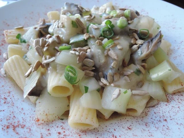 Pasta unter Fenchel, Birnen und Champignons - Sauce mit gerösteten Sonnenblumenkernen - Rezept - Bild Nr. 2