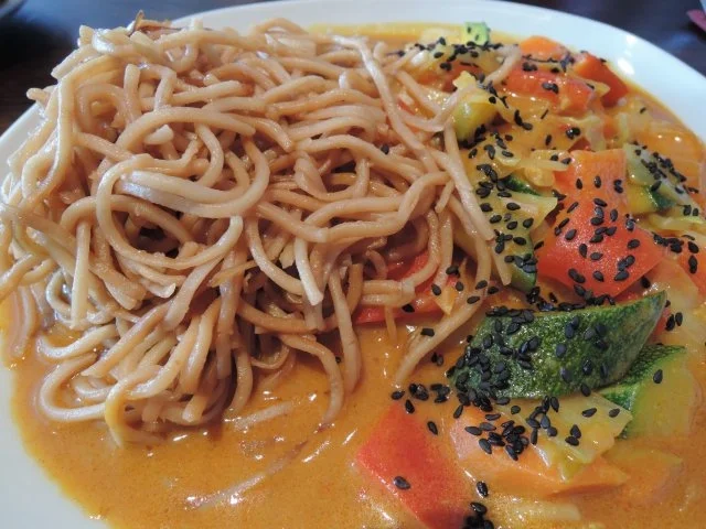 Schnelles Wok - Gemüse an Reisnudeln - Rezept - Bild Nr. 2