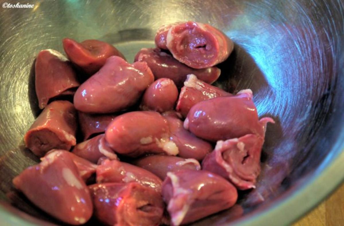 Geschmorte Hühnerherzen mit Kartoffel-Knoblauch-Stampf - Rezept - Bild Nr. 2