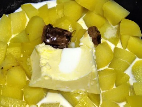 Rezept: Geschmorte Hühnerherzen mit Kartoffel-Knoblauch-Stampf Bild Nr. 9 Geschmorte Hühnerherzen mit Kartoffel-Knoblauch-Stampf - Rezept - Bild Nr. 9