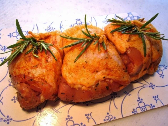 Rezept: Mediterrane Päckchen von Hähnchenschenkeln Bild Nr. 2 Mediterrane Päckchen von Hähnchenschenkeln - Rezept - Bild Nr. 2