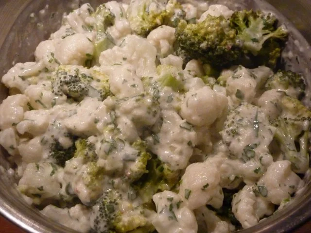 Rezept: Broccoli - Blumenkohl Salat an JoghurtSauce Bild Nr. 5 Broccoli - Blumenkohl Salat an JoghurtSauce - Rezept - Bild Nr. 5