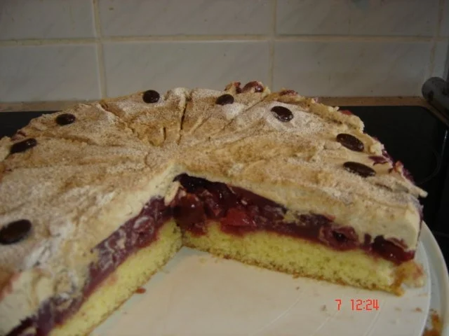 Rezept: Kirsch-Cappucino-Torte Bild Nr. 2 Kirsch-Cappucino-Torte - Rezept - Bild Nr. 2