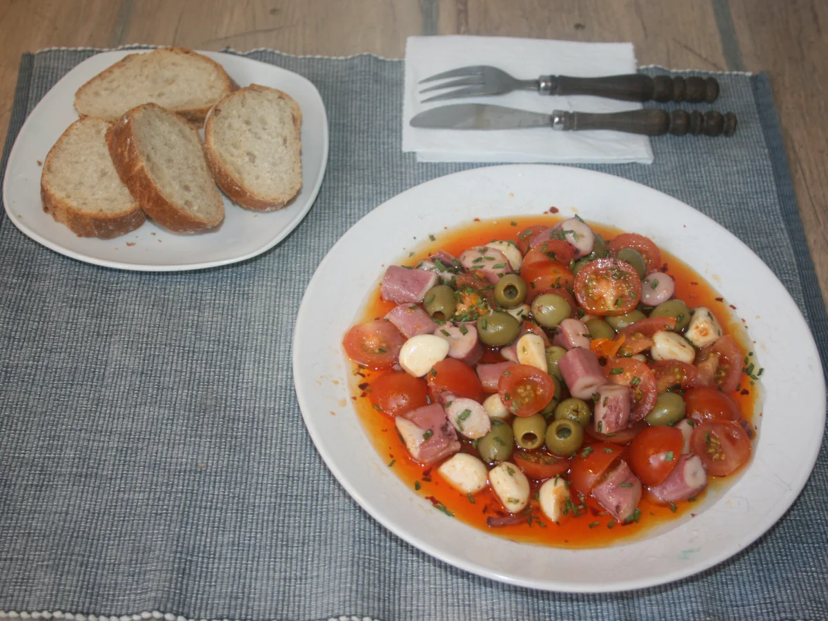Rezept: Pulpo galicia, Tintenfisch mit Knoblauch in Chillimarinade und eingelegten Oliven Bild Nr. 32 Pulpo galicia, Tintenfisch mit Knoblauch in Chillimarinade und eingelegten Oliven - Rezept - Bild Nr. 32