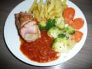 Lende gefüllt mit Kohl + Apfel dazu Röstkartoffeln + Gemüse. - Rezept