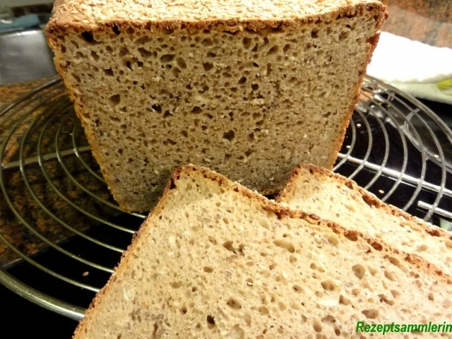 Brot:   ROGGEN-KÖRNER-BROT mit Sesamkruste - Rezept