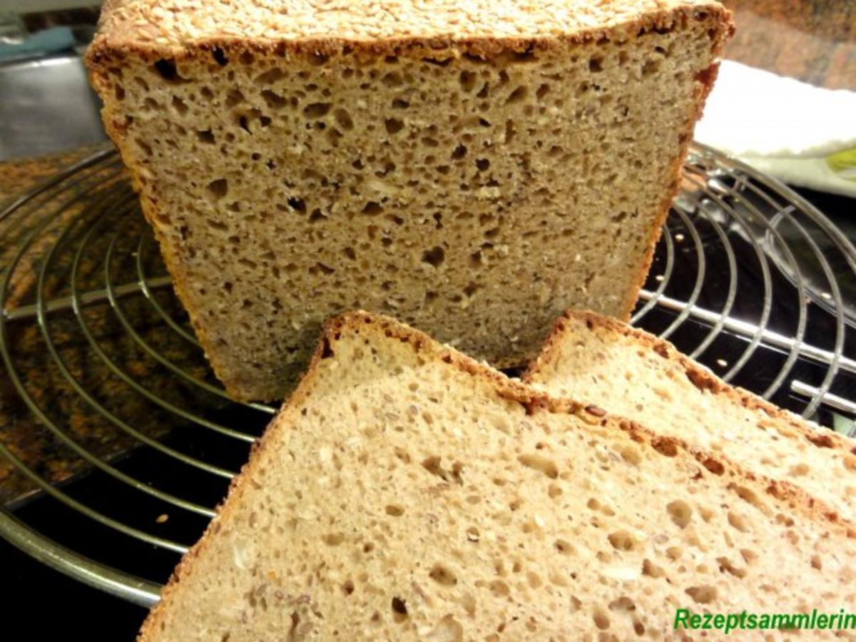Bilder für Brot: ROGGEN-KÖRNER-BROT mit Sesamkruste - Rezept