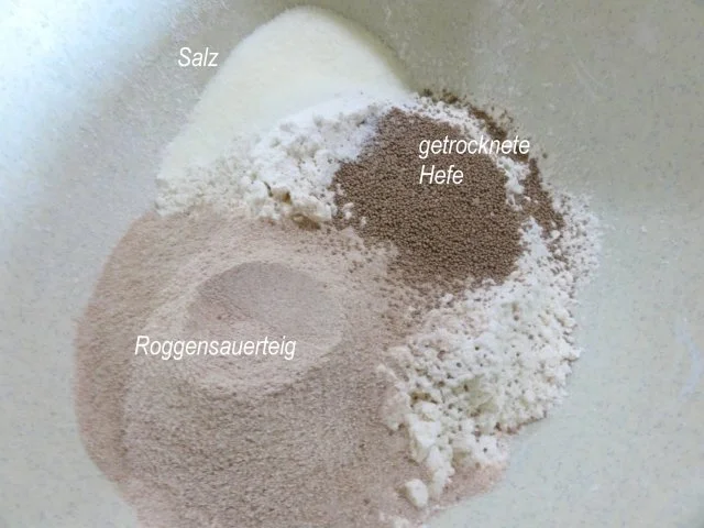 Brot:   ROGGEN-KÖRNER-BROT mit Sesamkruste - Rezept - Bild Nr. 4