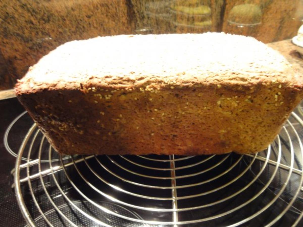 Brot:   ROGGEN-KÖRNER-BROT mit Sesamkruste - Rezept - Bild Nr. 8