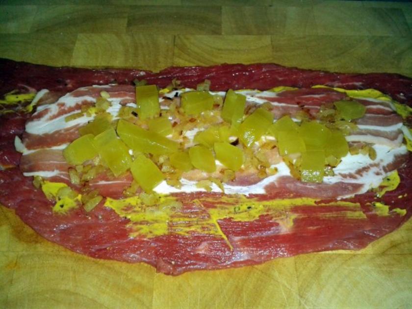 Rinderrouladen mit Rinderroulade und Zwiebeln - Rezept mit Bild ...