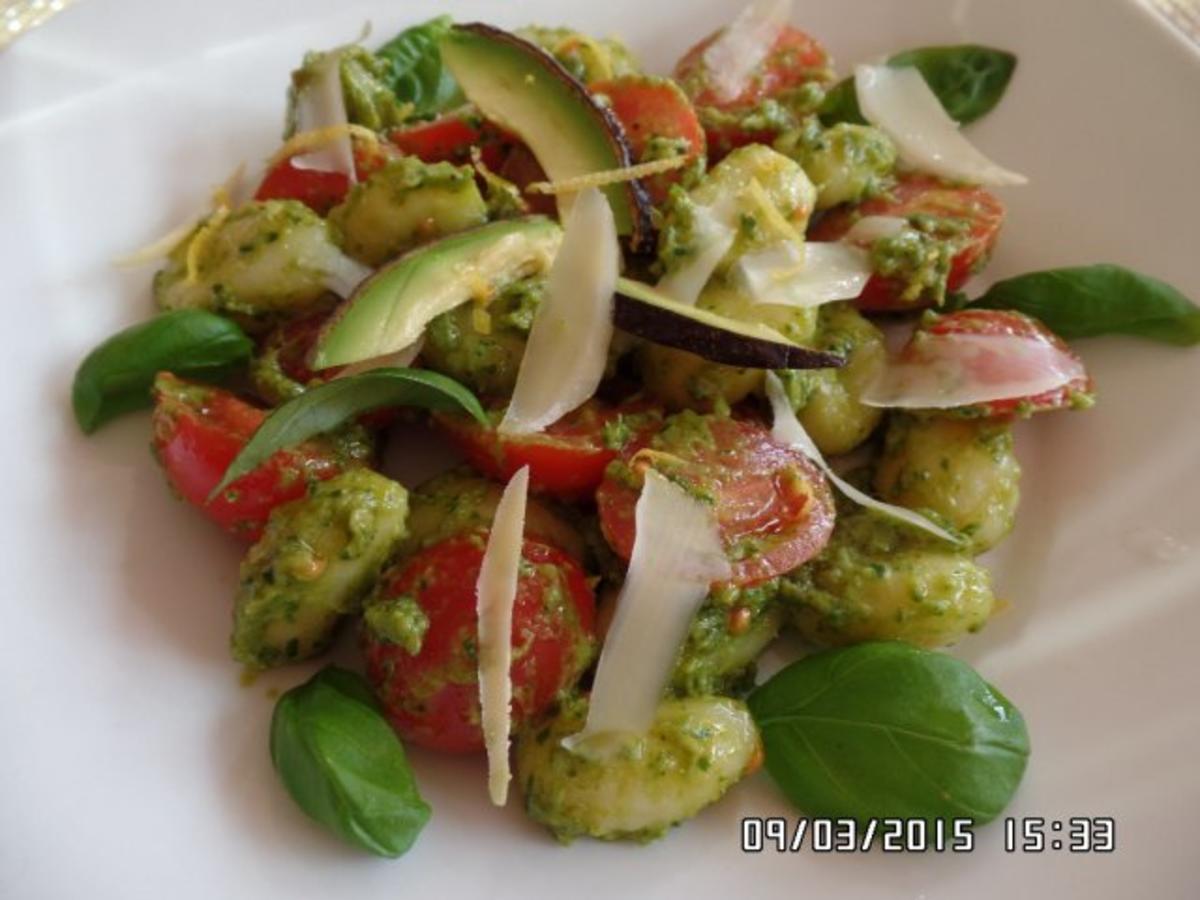 Bilder für Gnocchi mit Avocado-Pesto - Rezept