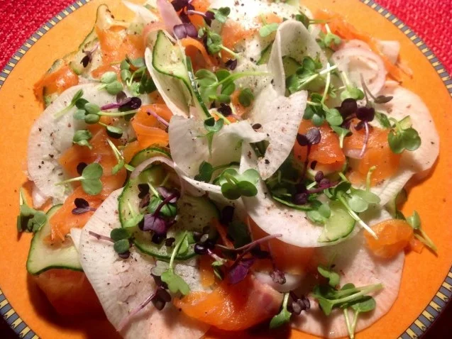 Rezept: Rübchen-Gurkensalat mit Lachs Bild Nr. 3 Rübchen-Gurkensalat mit Lachs - Rezept - Bild Nr. 3