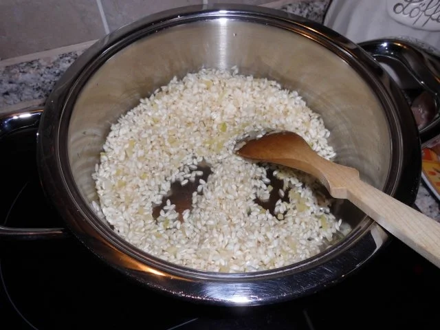 Hähnchenkeulen auf Paprikagemüse mit Safran-Risotto>> - Rezept - Bild Nr. 4
