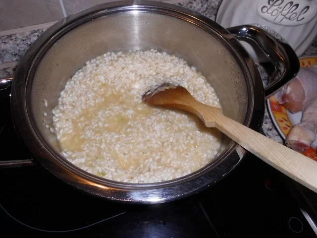 Hähnchenkeulen auf Paprikagemüse mit Safran-Risotto>> - Rezept - Bild Nr. 5