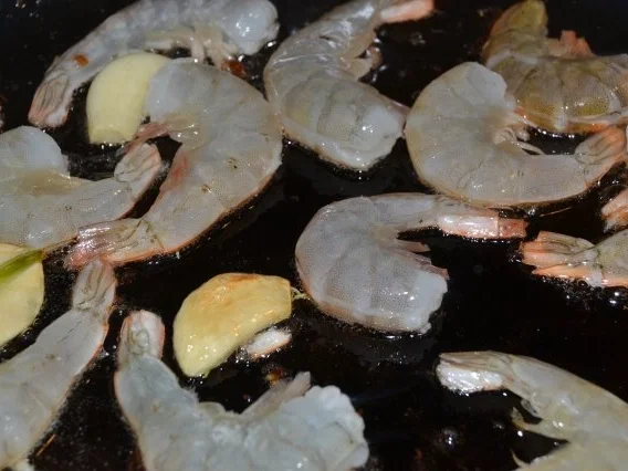 Rezept: Riesengarnelen mit Pernod-Sahne Sauce Bild Nr. 2 Riesengarnelen mit Pernod-Sahne Sauce - Rezept - Bild Nr. 2