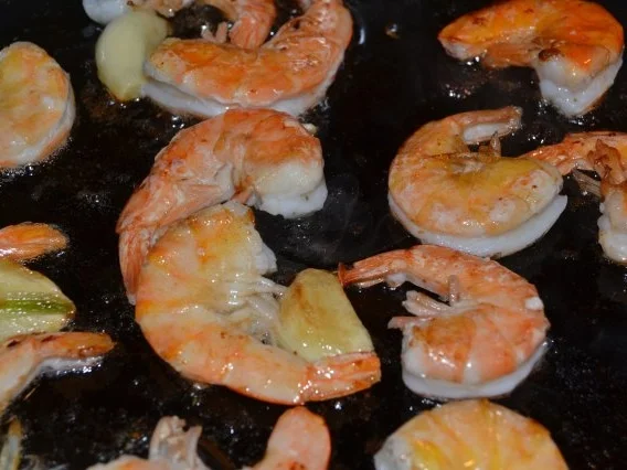 Rezept: Riesengarnelen mit Pernod-Sahne Sauce Bild Nr. 3 Riesengarnelen mit Pernod-Sahne Sauce - Rezept - Bild Nr. 3