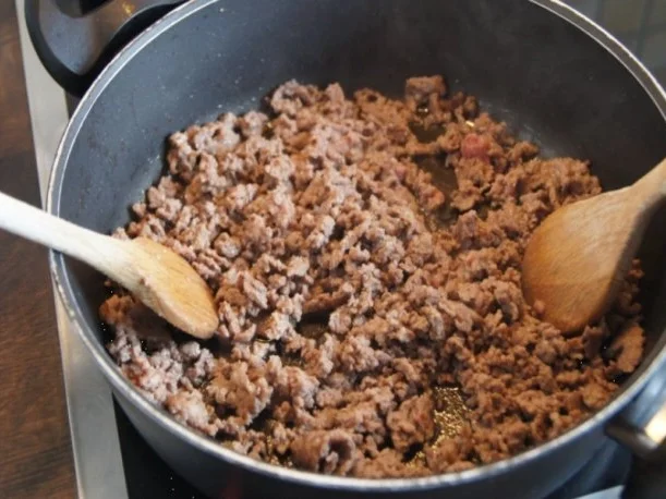 Bolognese à la Papa mit Sellerie-Kartoffelstampf und asiatischen Möhrenblüten - Rezept - Bild Nr. 6