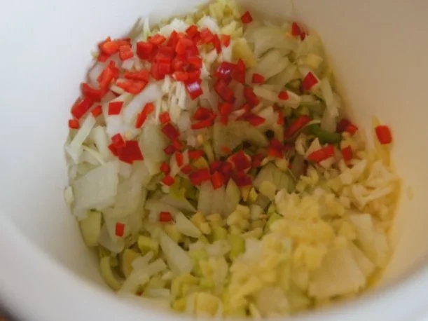 Bolognese à la Papa mit Sellerie-Kartoffelstampf und asiatischen Möhrenblüten - Rezept - Bild Nr. 4
