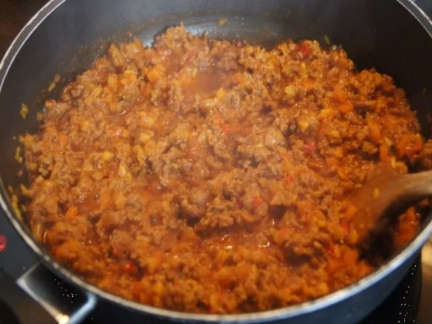 Bolognese à la Papa mit Sellerie-Kartoffelstampf und asiatischen Möhrenblüten - Rezept - Bild Nr. 11