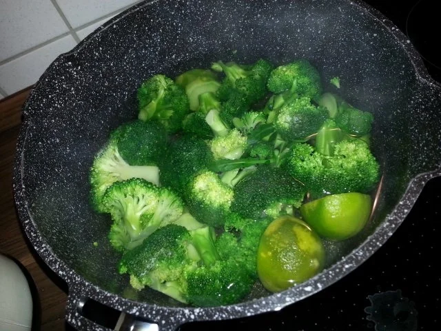 Rezept: Ausgebackener Brokkoli in Gewürzteig mit Limettendip Bild Nr. 5 Ausgebackener Brokkoli in Gewürzteig mit Limettendip - Rezept - Bild Nr. 5