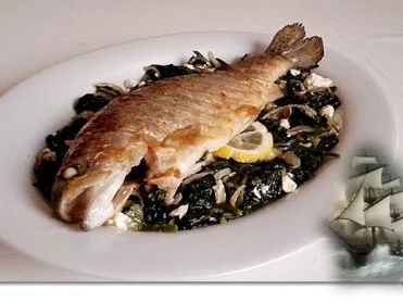 Rezept: Gebratene Forelle mit Kräutern gefüllt auf Spinat-Feta-Bett Gebratene Forelle mit Kräutern gefüllt auf Spinat-Feta-Bett - Rezept