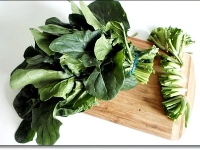 Rezept: Gebratene Forelle mit Kräutern gefüllt auf Spinat-Feta-Bett Bild Nr. 5 Gebratene Forelle mit Kräutern gefüllt auf Spinat-Feta-Bett - Rezept - Bild Nr. 5