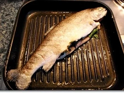 Rezept: Gebratene Forelle mit Kräutern gefüllt auf Spinat-Feta-Bett Bild Nr. 22 Gebratene Forelle mit Kräutern gefüllt auf Spinat-Feta-Bett - Rezept - Bild Nr. 22