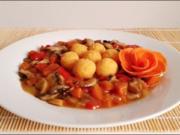 Pikante Champignons-Gemüse-Pfanne mit  Kartoffelbällchen - Rezept