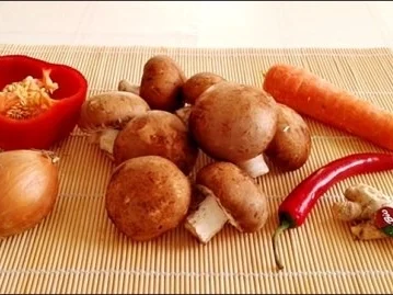 Pikante Champignons-Gemüse-Pfanne mit  Kartoffelbällchen - Rezept - Bild Nr. 4