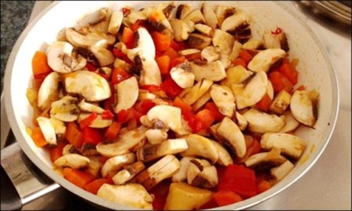 Pikante Champignons-Gemüse-Pfanne mit  Kartoffelbällchen - Rezept - Bild Nr. 16