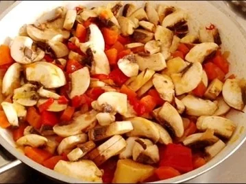 Pikante Champignons-Gemüse-Pfanne mit  Kartoffelbällchen - Rezept - Bild Nr. 16