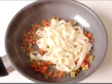 Zart geschmortes  Wildschwein-Edelgulasch mit „bunten Bandnudeln" - Rezept - Bild Nr. 20