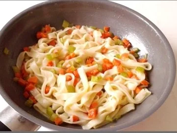 Zart geschmortes  Wildschwein-Edelgulasch mit „bunten Bandnudeln" - Rezept - Bild Nr. 21