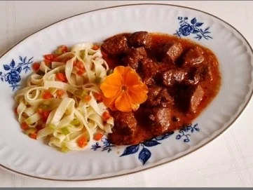 Zart geschmortes  Wildschwein-Edelgulasch mit „bunten Bandnudeln" - Rezept - Bild Nr. 27