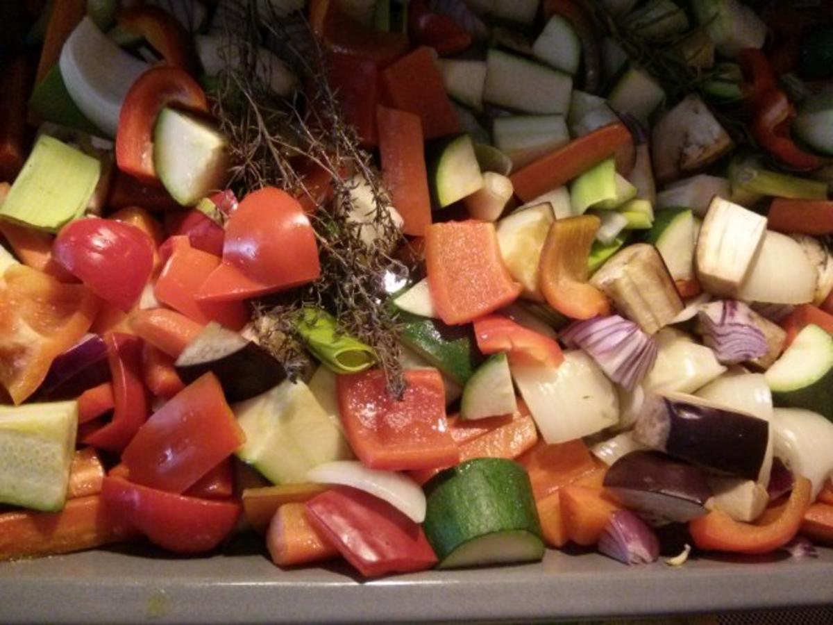 Lachs mit Rosmarienkartoffeln neben mediteranem Gemüse (auch für den Grill!!) - Rezept - Bild Nr. 2