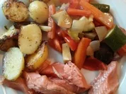 Rezept: Lachs mit Rosmarienkartoffeln neben mediteranem Gemรผse (auch fรผr den Grill!!) Lachs mit Rosmarienkartoffeln neben mediteranem Gemรผse (auch fรผr den Grill!!) - Rezept