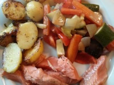 Lachs mit Rosmarienkartoffeln neben mediteranem Gemüse (auch für den Grill!!) - Rezept