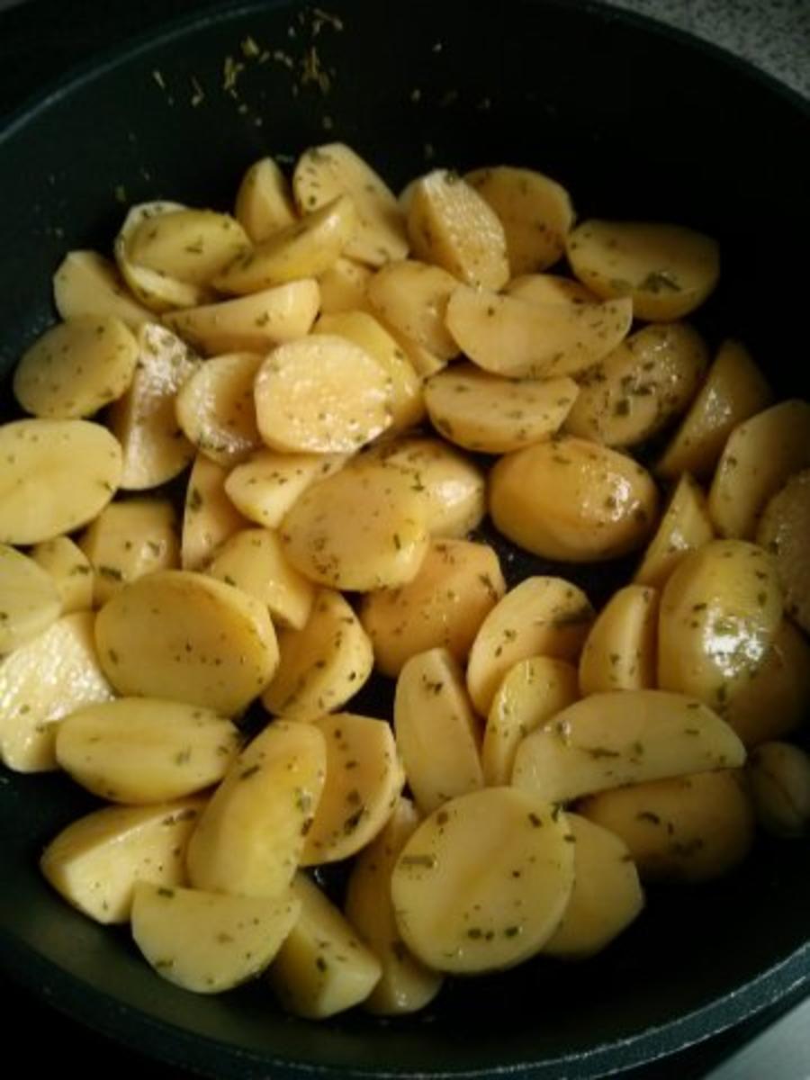 Lachs mit Rosmarienkartoffeln neben mediteranem Gemüse (auch für den Grill!!) - Rezept - Bild Nr. 3