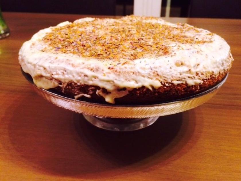 Zucchinikuchen mit Blütenzuckertopping - einfach - von Divina