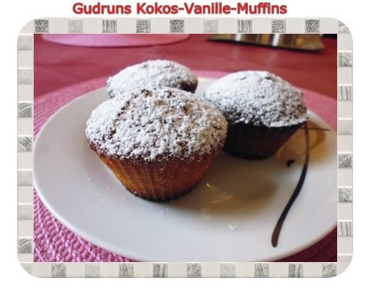 Bilder für Muffins: Kokos-Vanille-Muffins gefüllt mit Sultaninen - Rezept