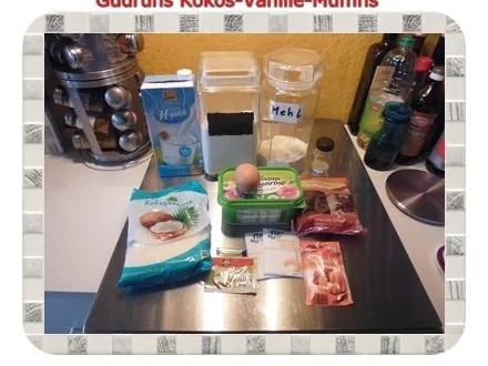 Rezept: Muffins: Kokos-Vanille-Muffins gefüllt mit Sultaninen Bild Nr. 2 Muffins: Kokos-Vanille-Muffins gefüllt mit Sultaninen - Rezept - Bild Nr. 2