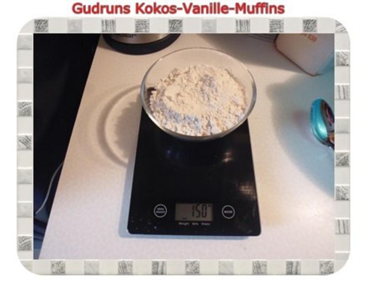 Muffins: Kokos-Vanille-Muffins gefüllt mit Sultaninen - Rezept - Bild Nr. 3