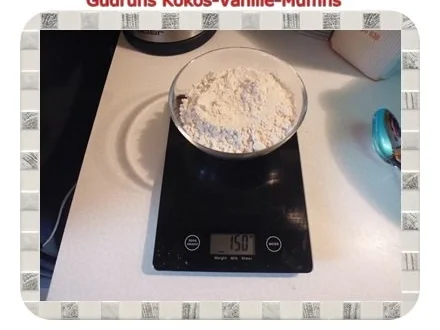 Rezept: Muffins: Kokos-Vanille-Muffins gefüllt mit Sultaninen Bild Nr. 3 Muffins: Kokos-Vanille-Muffins gefüllt mit Sultaninen - Rezept - Bild Nr. 3