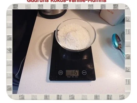 Rezept: Muffins: Kokos-Vanille-Muffins gefüllt mit Sultaninen Bild Nr. 4 Muffins: Kokos-Vanille-Muffins gefüllt mit Sultaninen - Rezept - Bild Nr. 4