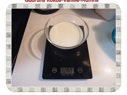 Rezept: Muffins: Kokos-Vanille-Muffins gefüllt mit Sultaninen Bild Nr. 6 Muffins: Kokos-Vanille-Muffins gefüllt mit Sultaninen - Rezept - Bild Nr. 6